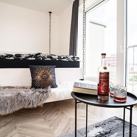 Zeppelin Studio With An Industrial View - Brno Apartment Ngoại thất bức ảnh