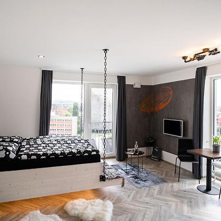 Zeppelin Studio With An Industrial View - Brno Apartment Ngoại thất bức ảnh