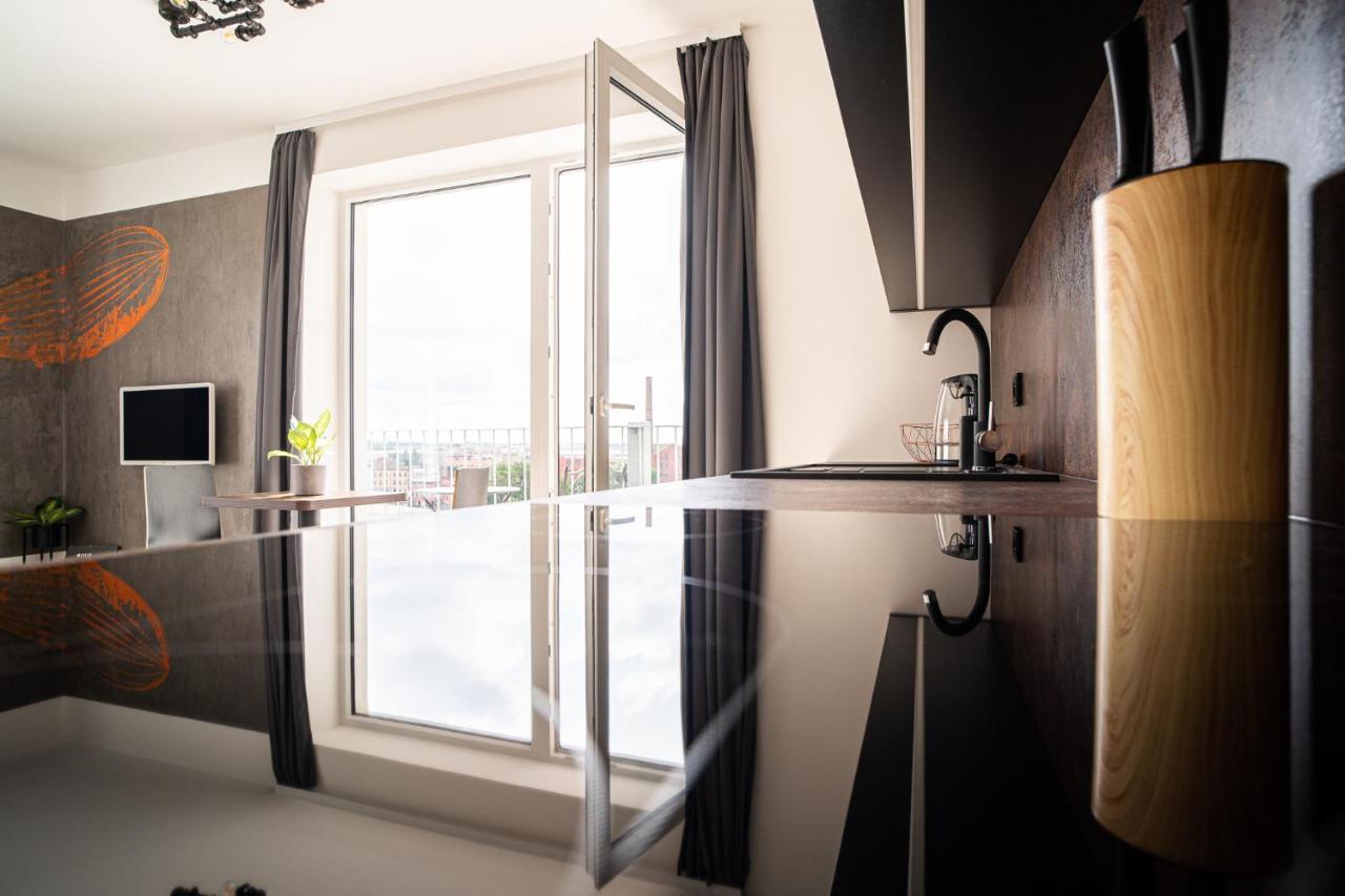 Zeppelin Studio With An Industrial View - Brno Apartment Ngoại thất bức ảnh