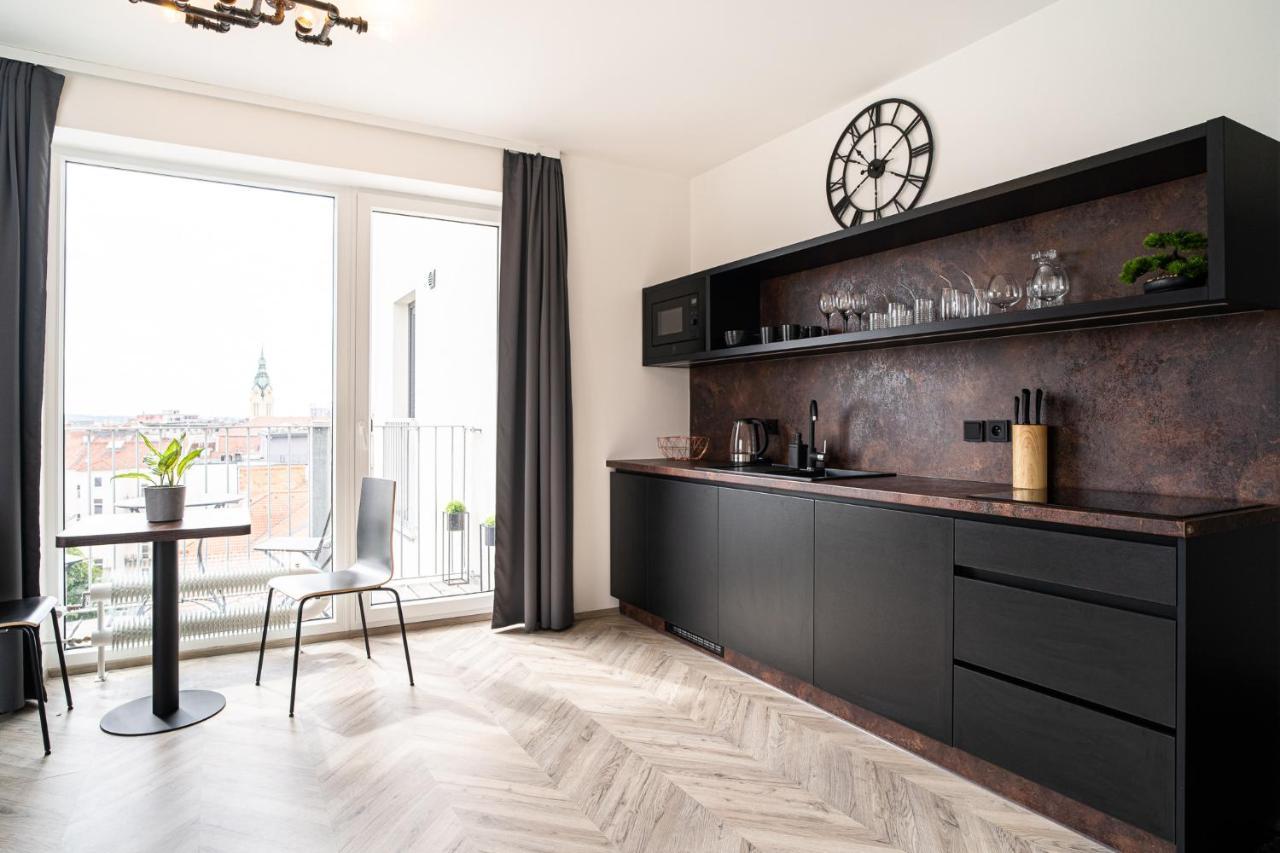 Zeppelin Studio With An Industrial View - Brno Apartment Ngoại thất bức ảnh