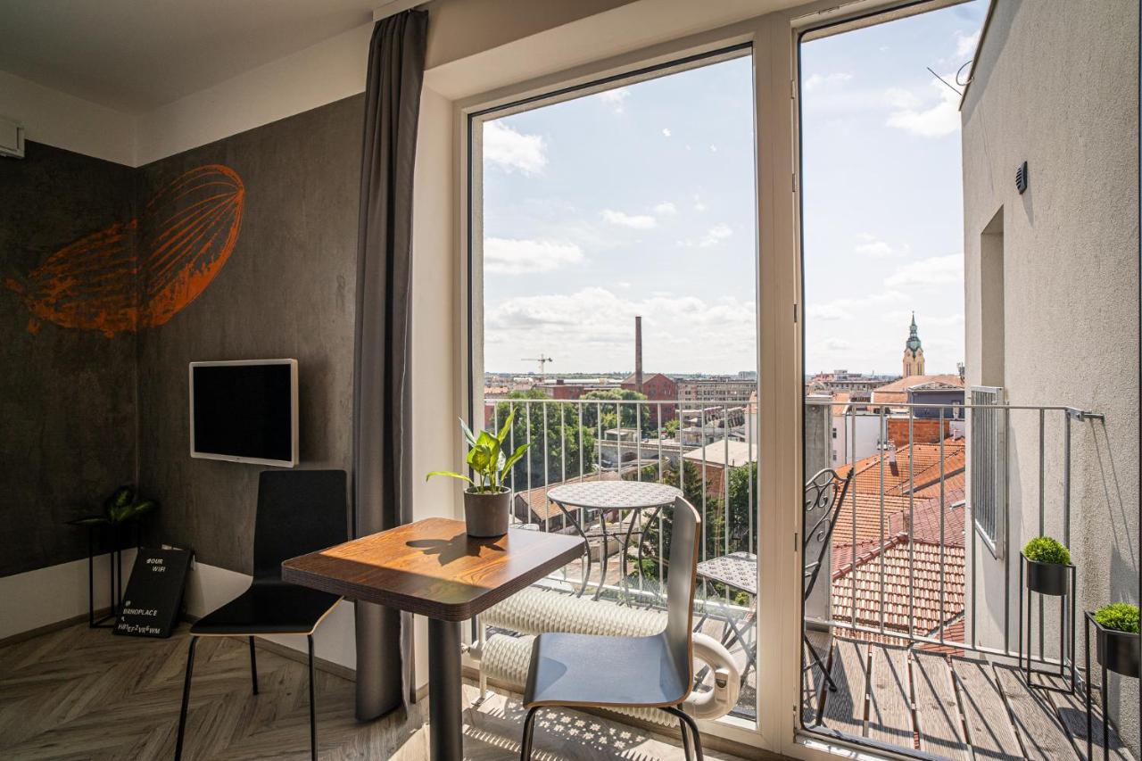 Zeppelin Studio With An Industrial View - Brno Apartment Ngoại thất bức ảnh