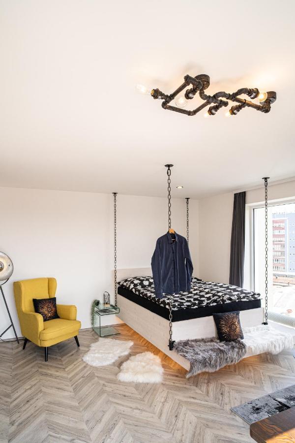 Zeppelin Studio With An Industrial View - Brno Apartment Ngoại thất bức ảnh