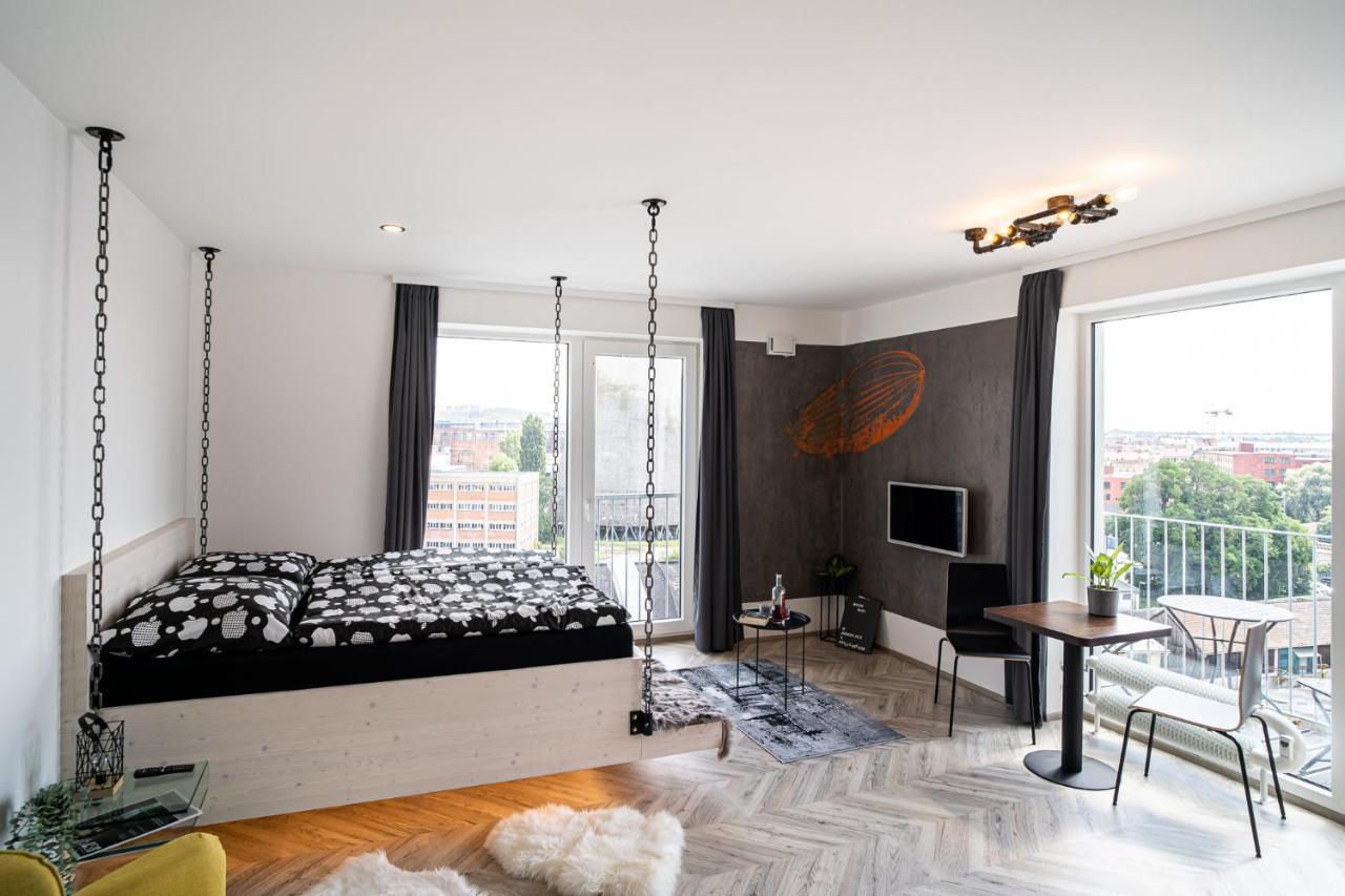 Zeppelin Studio With An Industrial View - Brno Apartment Ngoại thất bức ảnh